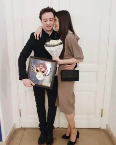 Надежда Батоева поздравляет своего мужа - Антона Пимонова с получение театральной премии Золотая маска